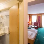 Zum Schwarzen Baeren Hotel