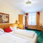 Hotel Zum Schwarzen Baeren 4*