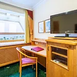 Hotel Zum Schwarzen Baeren 4*