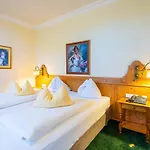 Zum Schwarzen Baeren Hotel 4*