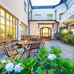 Hotel Zum Schwarzen Baeren 4*