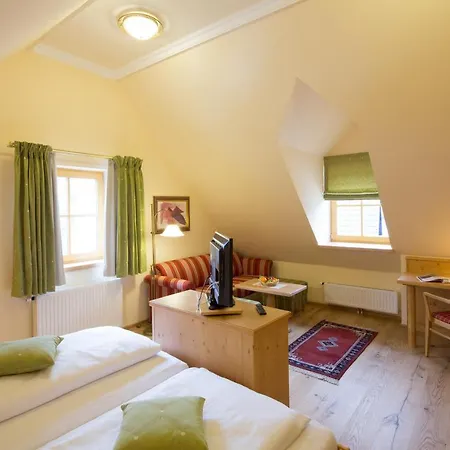 Hotel Zum Schwarzen Baeren 4*