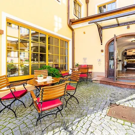 Zum Schwarzen Baeren 4*