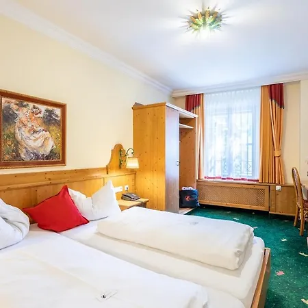 Hotel Zum Schwarzen Baren 4*