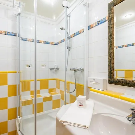 Hotel Zum Schwarzen Baeren 4*