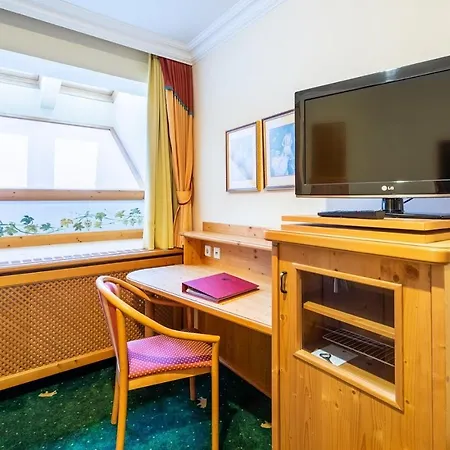 Hotel Zum Schwarzen Baren 4*