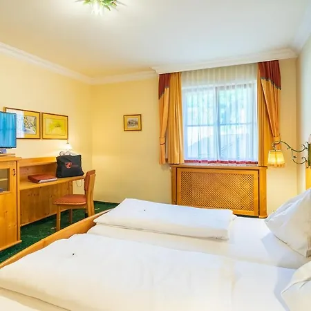 Zum Schwarzen Baeren Hotel 4*