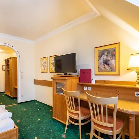 Hotel Zum Schwarzen Baeren 4*
