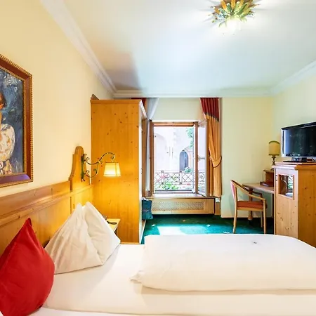 Zum Schwarzen Baeren Hotel 4*