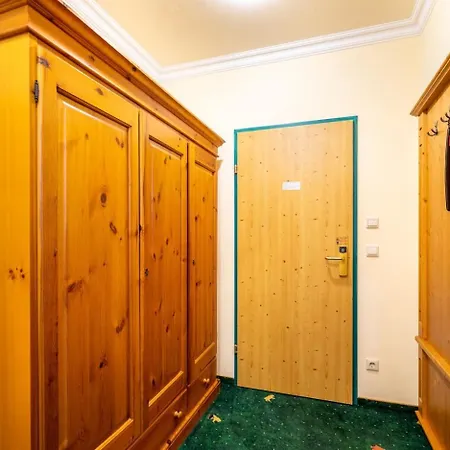 Zum Schwarzen Baeren 4*