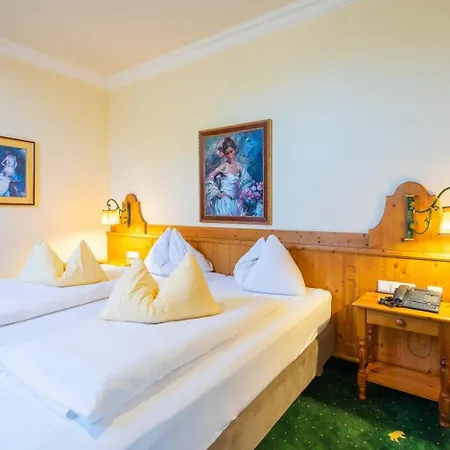 Zum Schwarzen Baeren Hotel 4*