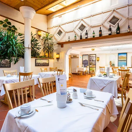 Zum Schwarzen Baeren Hotel 4*