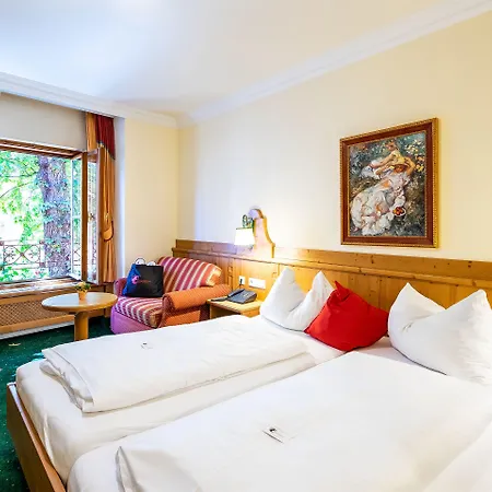Hotel Zum Schwarzen Baeren 4*