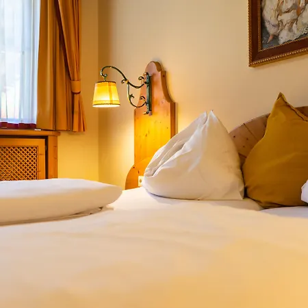 Zum Schwarzen Baeren 4*