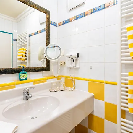 Zum Schwarzen Baren Hotel 4*