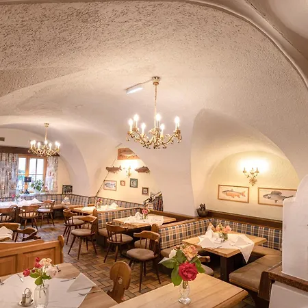 Zum Schwarzen Baeren Hotel 4*