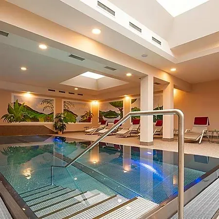 Hotel Zum Schwarzen Baeren 4*