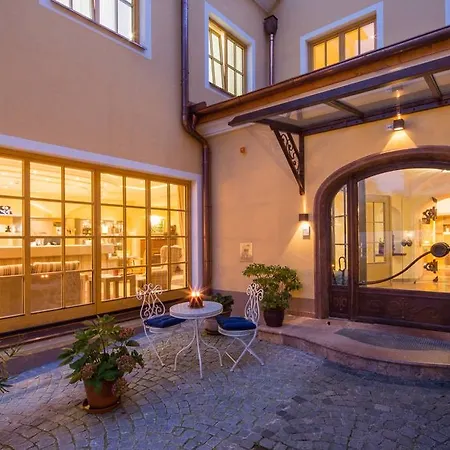 Zum Schwarzen Baren Hotel 4*