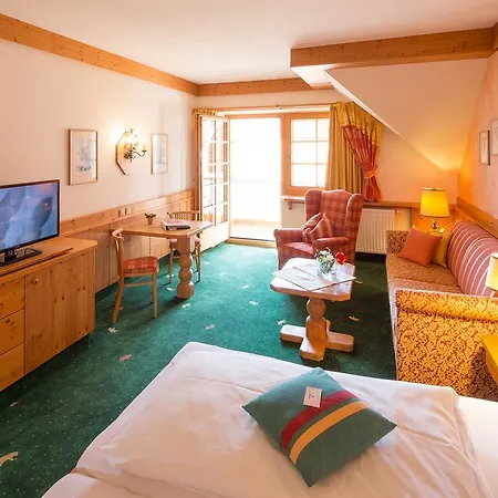 Hotel Zum Schwarzen Baeren 4*