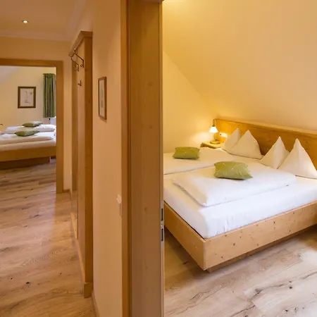 Hotel Zum Schwarzen Baren 4*