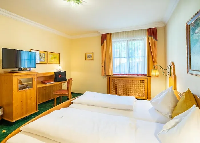 Zum Schwarzen Baeren Hotel 4*