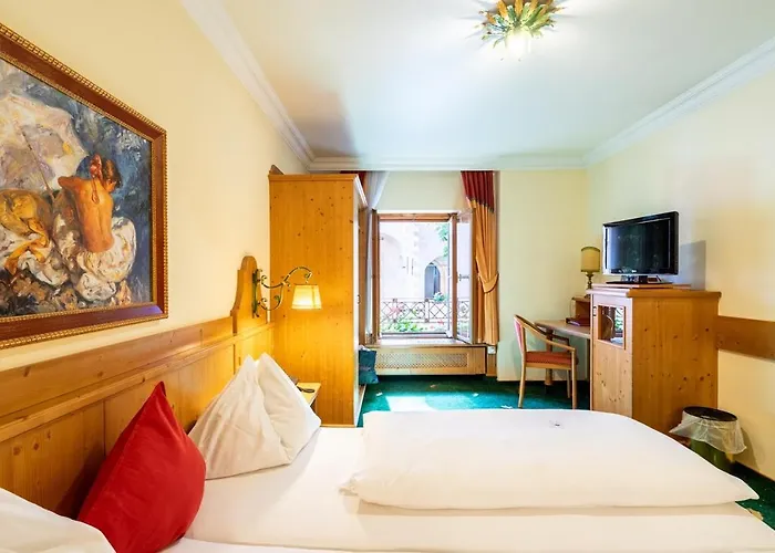 Zum Schwarzen Baren Hotel 4*