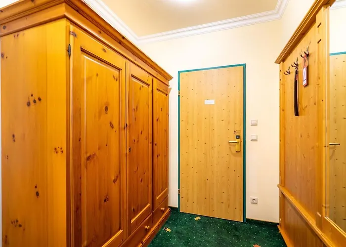 Zum Schwarzen Baeren 4*