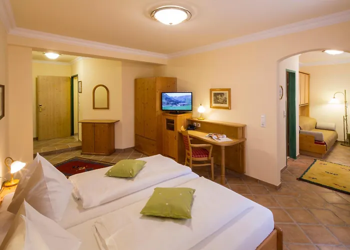 Zum Schwarzen Baeren Hotel 4*