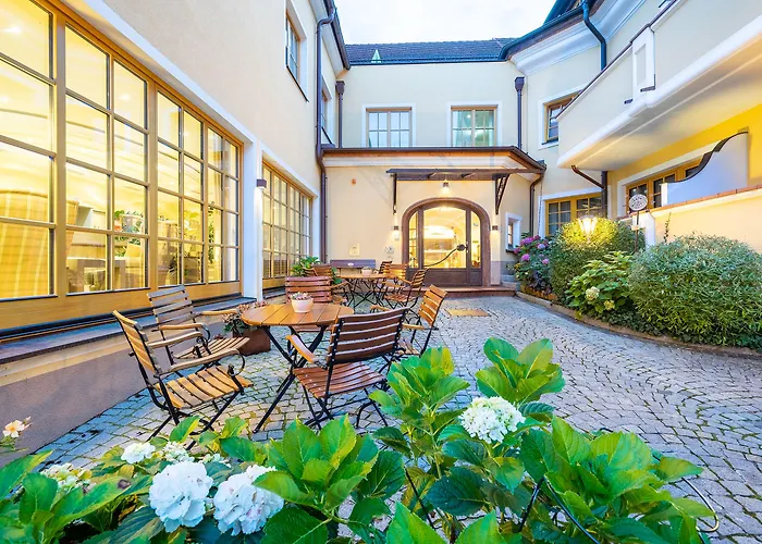 Hotel Zum Schwarzen Baeren 4*