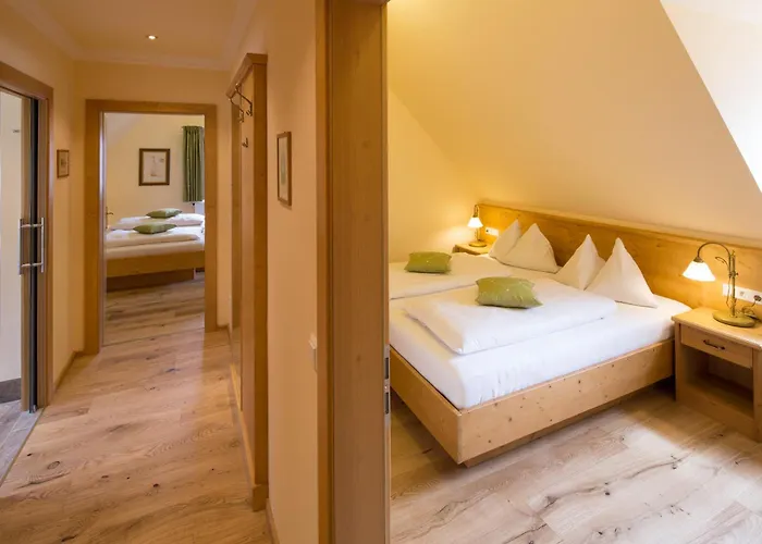 Hotel Zum Schwarzen Baeren 4*